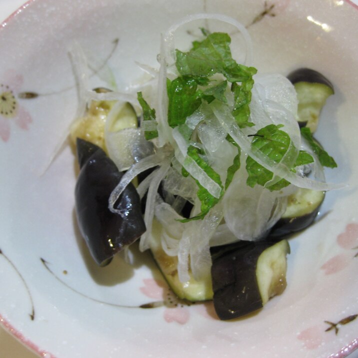 さっぱり茄子の塩漬け 新玉ねぎ大葉和え レシピ 作り方 By ちょこほいっぷ 楽天レシピ さっぱり茄子の塩漬け 新玉ねぎ大葉和え レシピ 作り方 By ちょこほいっぷ 楽天レシピ